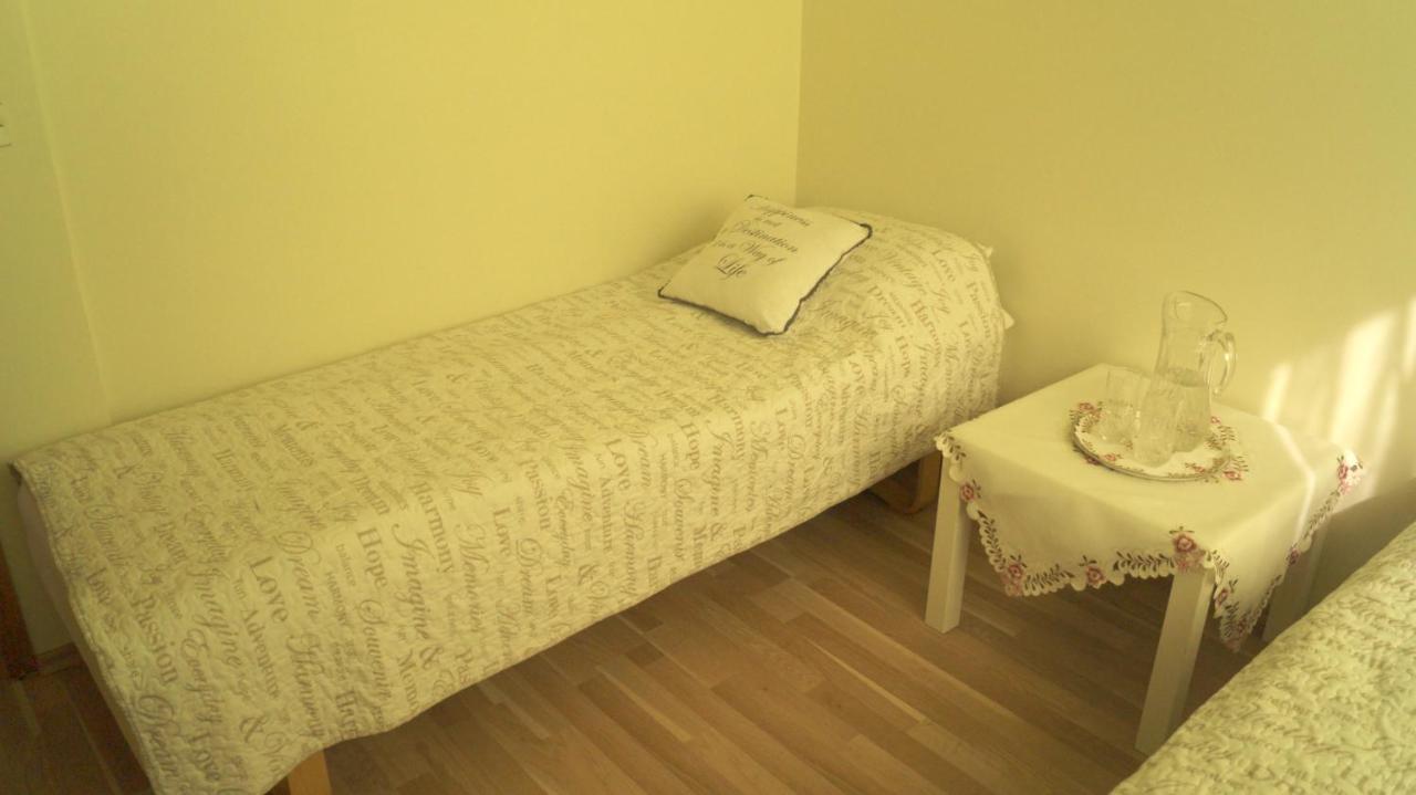 Twin Room With Shared Bathroom Njarthvik Bagian luar foto